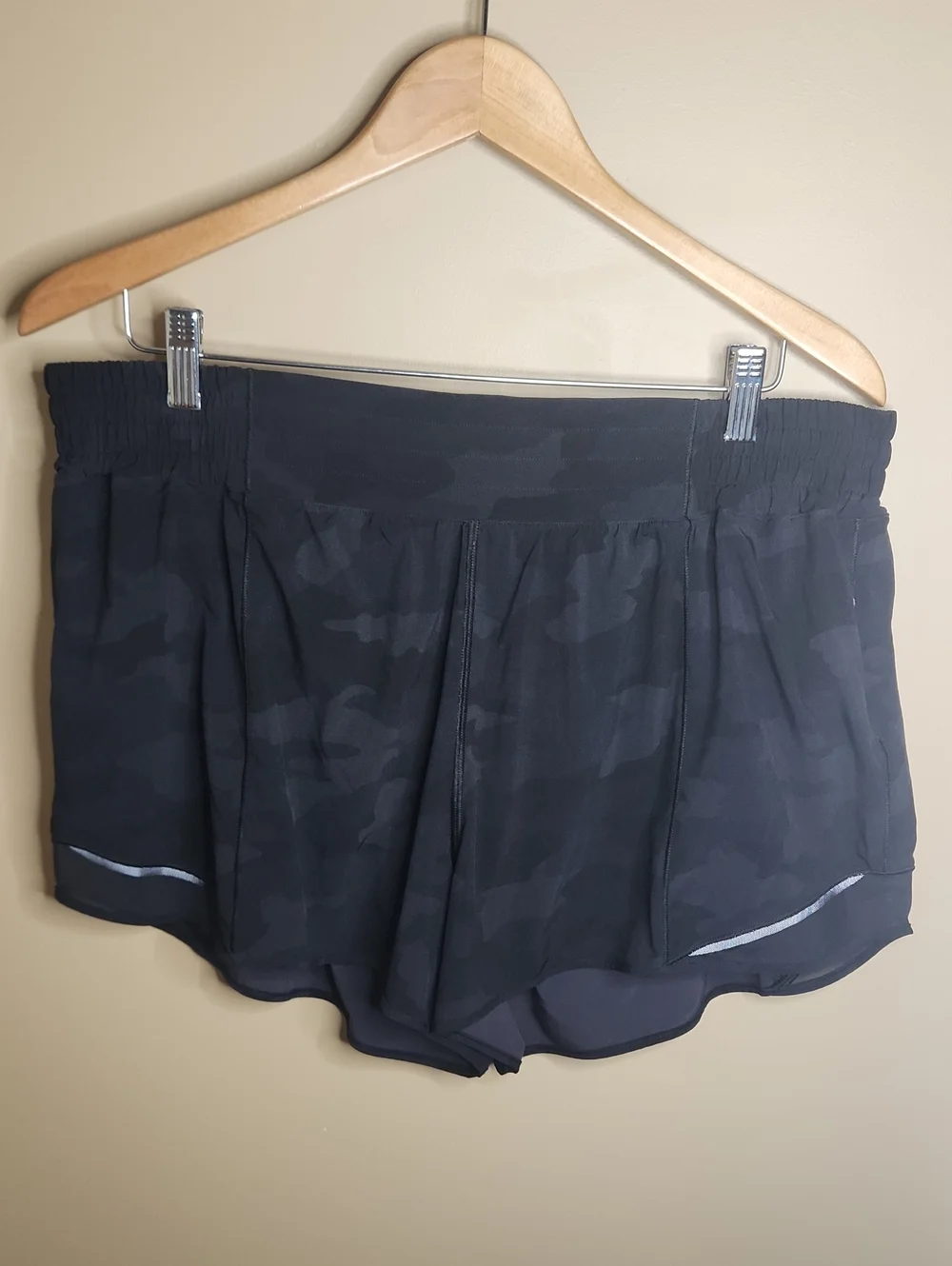 Lululemon Hotty Hot High-Rise Short 4